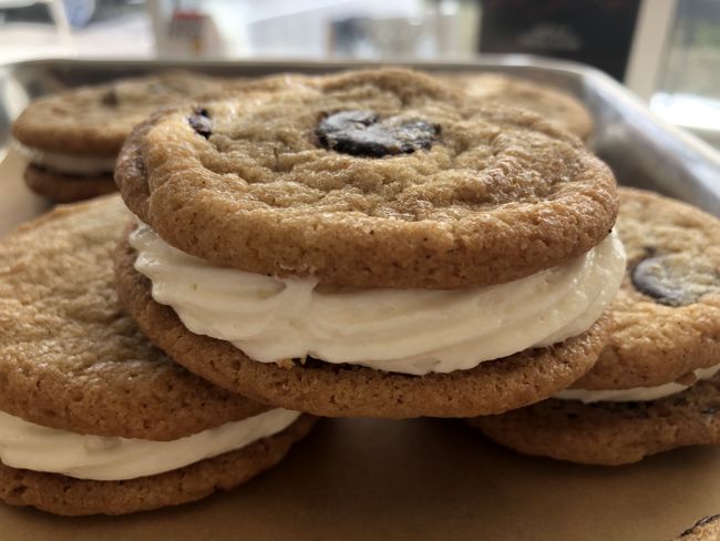 cream filled cookie